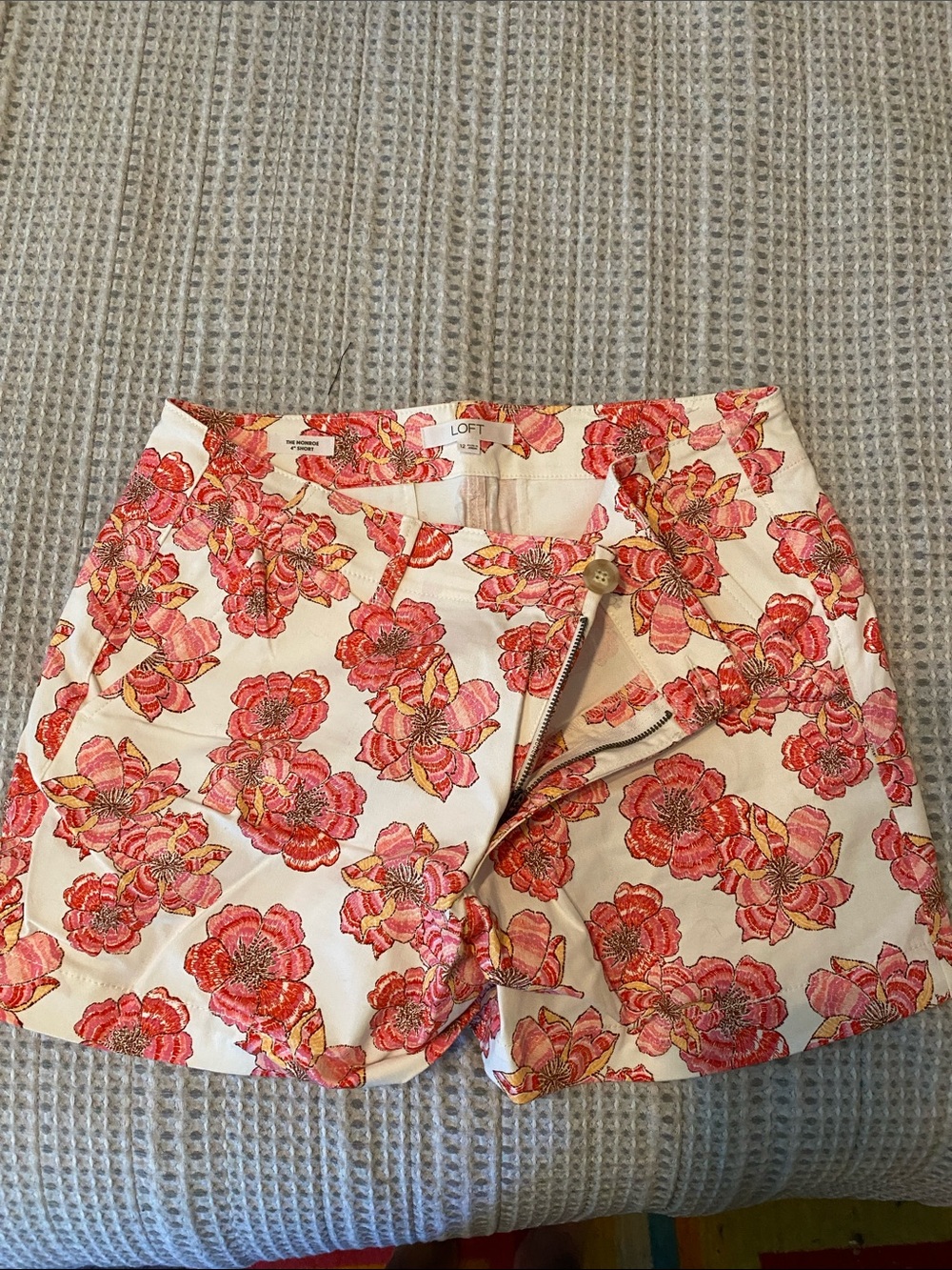 LOFT Cream Floral Cotton-Blend Shorts with Pink & Red Blooms 5”